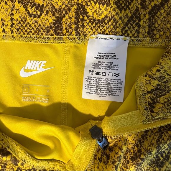 Nike Yellow Snake Print body suit with Leggings size large - Picture 7 of 10